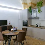 Leopardi Historic Center برينديسي